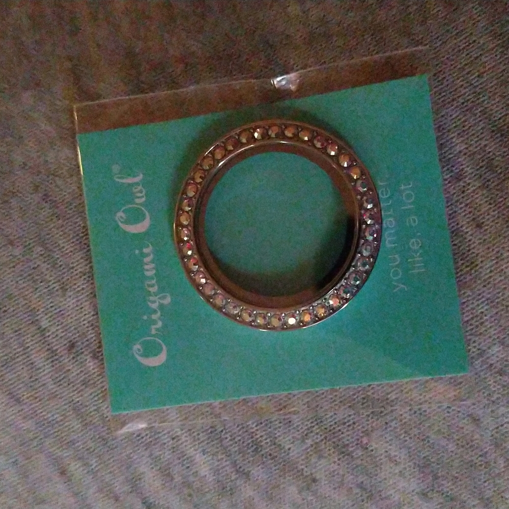 Medium silver living locket face